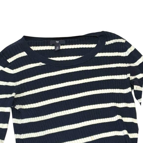 GAP Striped Long Sleeve Top - Sweater Style Navy & White - Medium Long Sleeves - Picture 6 of 12